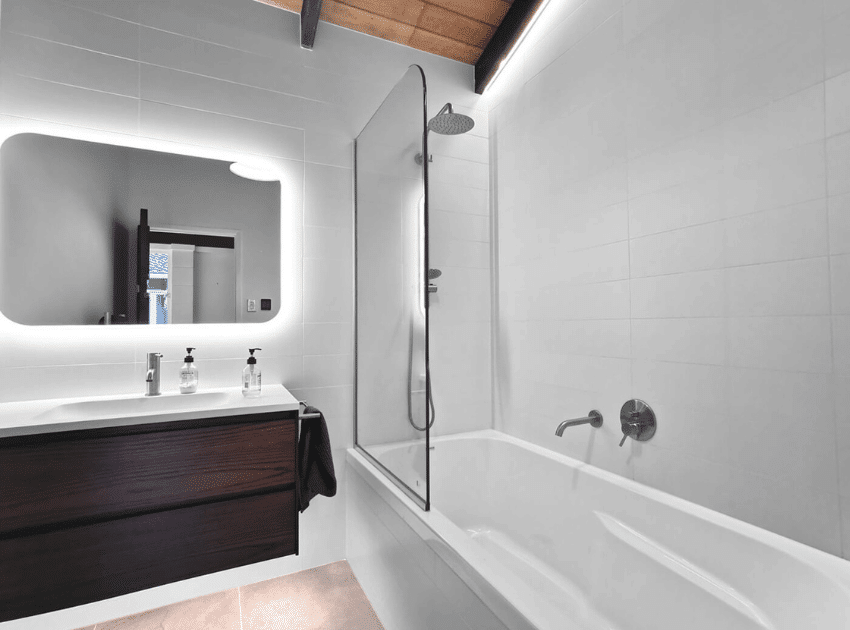 A modern and luxurious tiled bathroom renovation in North Shore, Auckland, showcasing exquisite craftsmanship and contemporary design.